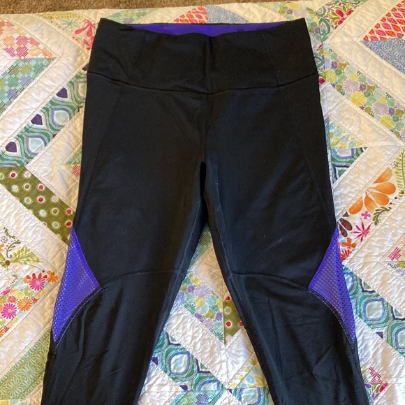 Victoria’s Secret Sport | VSX | Knockout | Athletic leggings with mesh - Picture 2 of 13